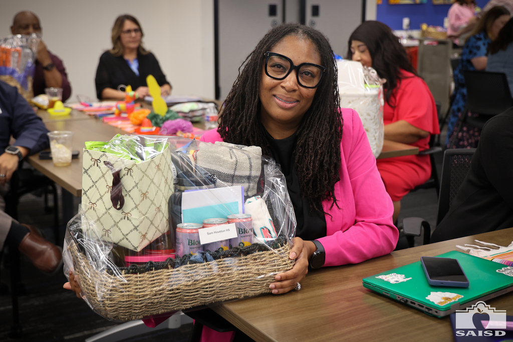 principal with gift basket 