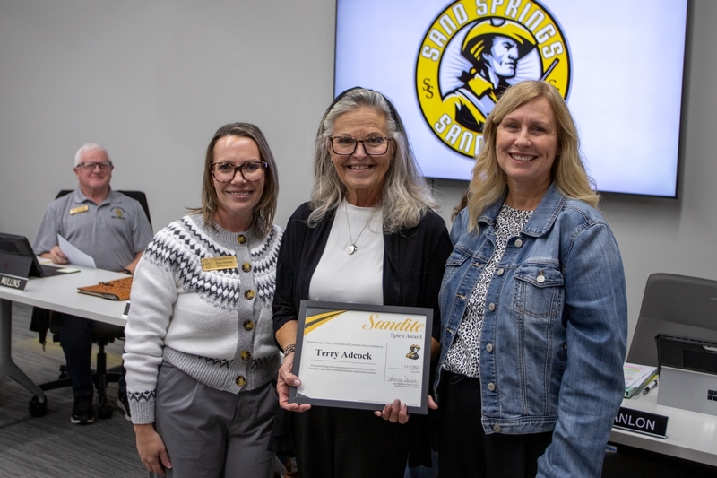 Terry Adcock receiving Sandite Spirit Award