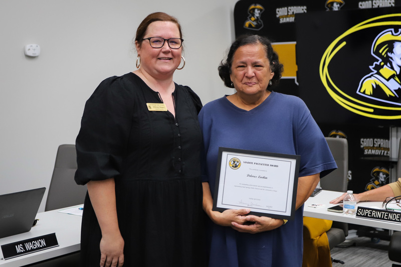 Dolores Larkin Receives Sandite Pacesetter Award