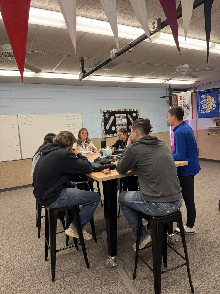 Friday Jessica Simonson came into visit with the seniors about their future. She gave them great information and help them better prepare for their life after high school. Thanks Jessica!
