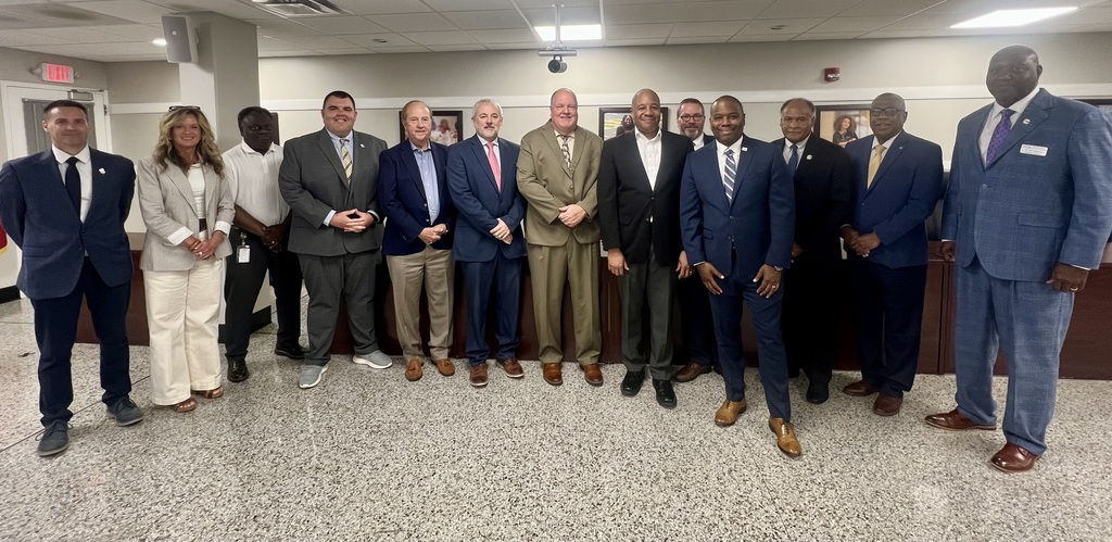 SREC Superintendents and State Superintendent Mo Green