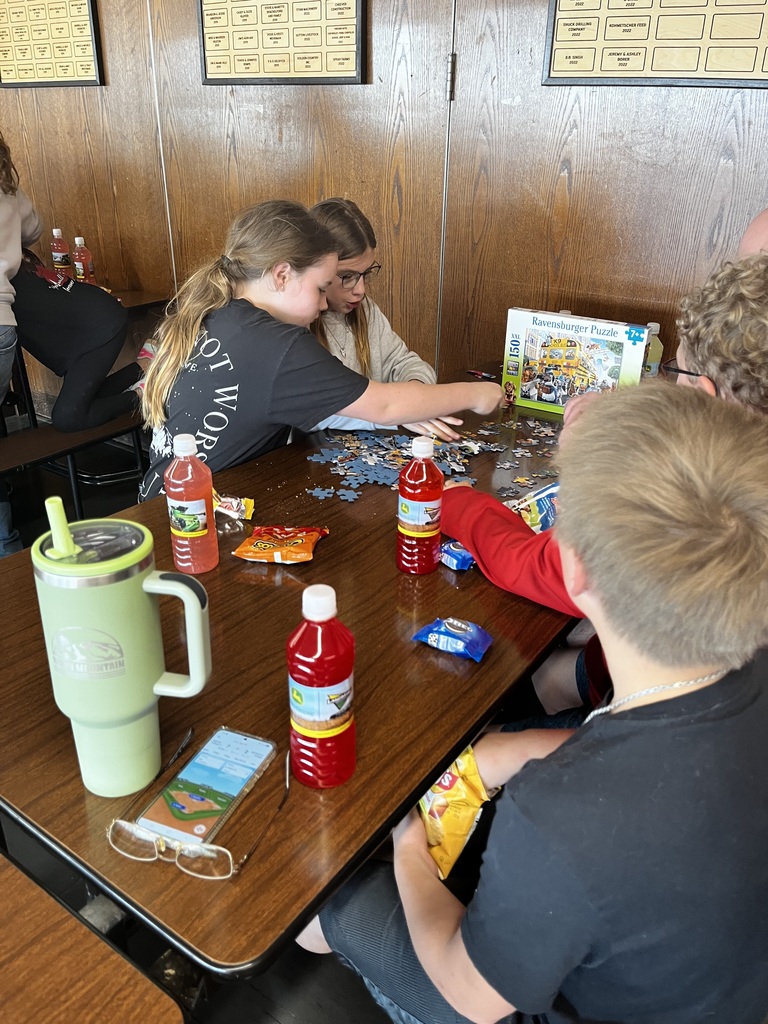 TeamMates puzzle and game party was so much fun!