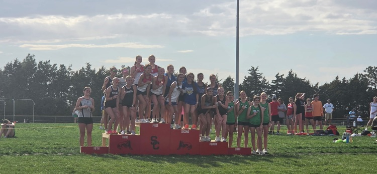 Girls 4 x 800