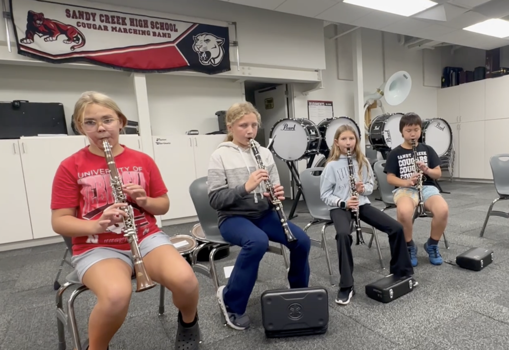 Our Sandy Creek 5th grade band is in its 2nd full week of practice, and they're off to a great start! Today, our clarinet players were showing off their new notes! https://streamable.com/44870f