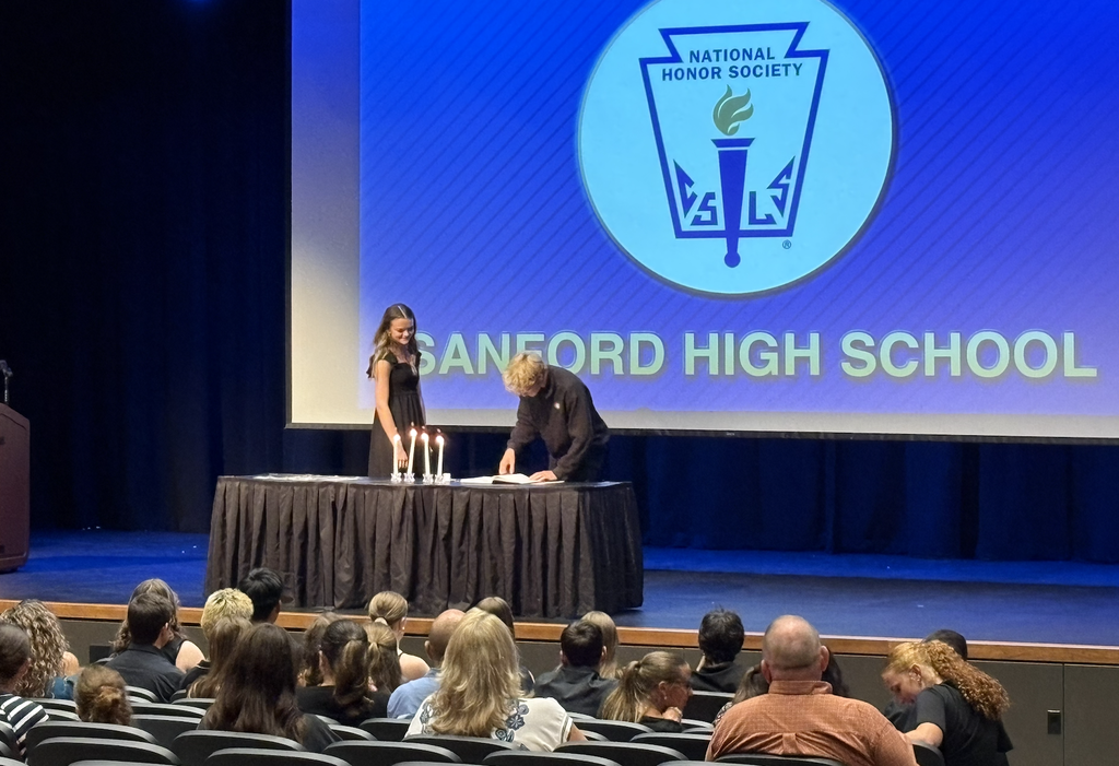 🎉✨ Congratulations to the newest National Honor Society members! ✨🎉 Last night at the Sanford Performing Arts Center, Sanford High School celebrated the achievements of these students who exemplify the four pillars of NHS: Scholarship, Service, Leadership, and Character. These inductees have shown incredible dedication to academic excellence, community service, and leadership both in school and beyond.  A special thank you to NHS Advisor, Mrs. English, and Mrs. White for organizing the ceremony.