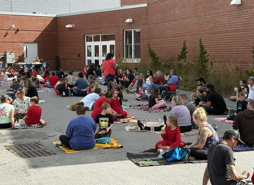 Last Friday's Lunch with a Loved One event at Margaret Chase Smith was unforgettable! Most families came out with picnic blankets and lunches to spend quality time with their students. Each grade had a special half-hour together. A huge thank you to Margaret Chase Smith for putting on the event.