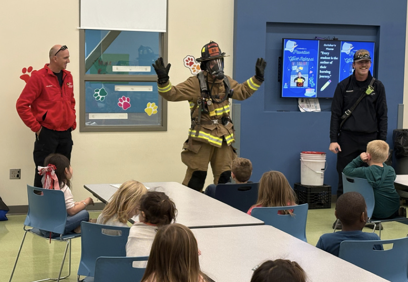 🚒 Special Visitors at Margaret Chase Smith Elementary! 🚒 Our Kindergarten and Pre-K students had a blast learning about fire safety from the Sanford Fire Department. The kids learned important skills like "stop, drop, and roll" and what to do when they hear a smoke alarm. The highlight? Getting up close to see the firefighters' gear and explore a real fire truck! A huge thank you to our local firefighters for making safety education so fun and memorable for our youngest students. 🔥👨🚒