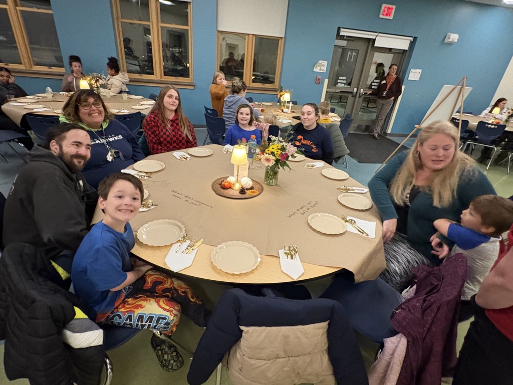 Thank you to everyone who joined us in Margaret Chase Smith’s cafeteria last night for an evening filled with delicious Thanksgiving food, warm conversations, and community spirit. It was heartwarming to see so many families come together to share a meal and create memories. A huge thank you to all the volunteers, organizers, and everyone who helped make this event possible!