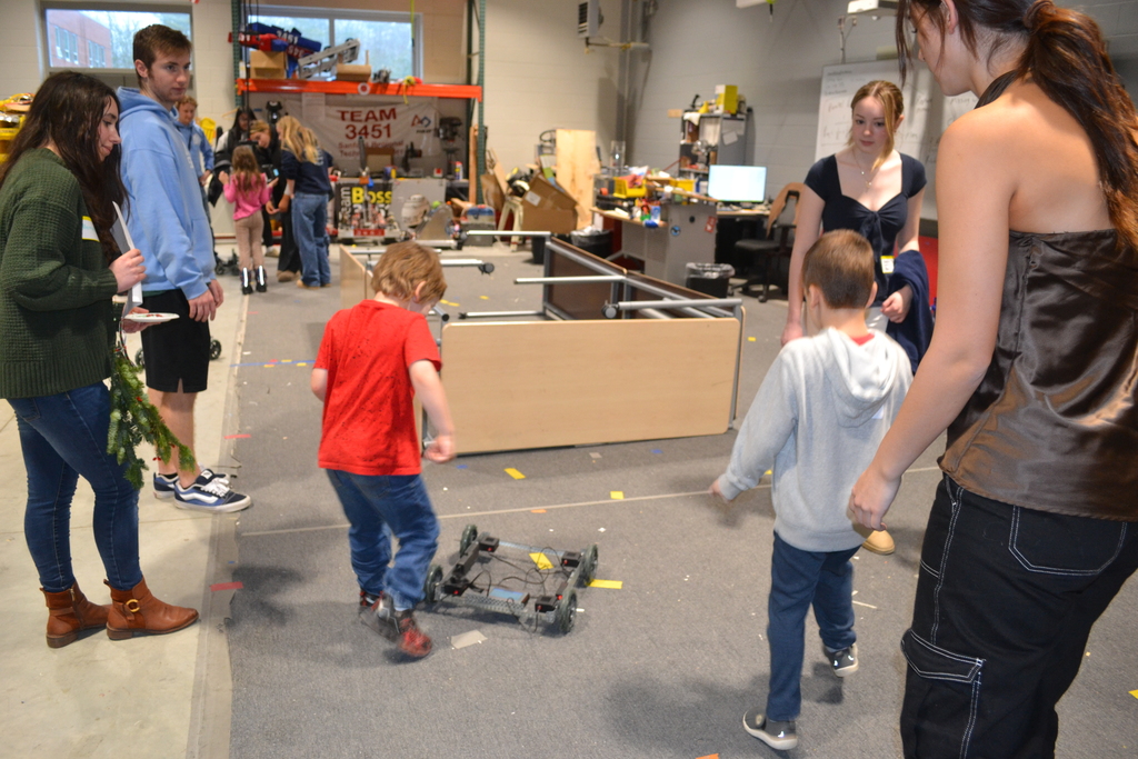 SRTC SkillsUSA students did an amazing job hosting students from Carl J. Lamb Elementary School for its annual STARS Holiday Party last Friday!