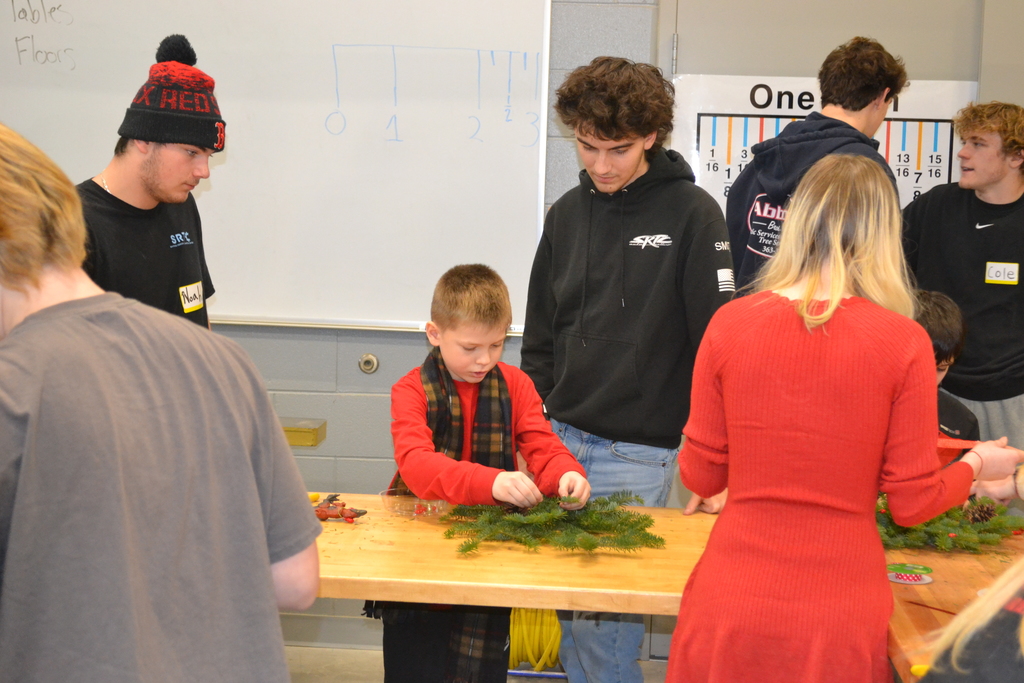 SRTC SkillsUSA students did an amazing job hosting students from Carl J. Lamb Elementary School for its annual STARS Holiday Party last Friday!