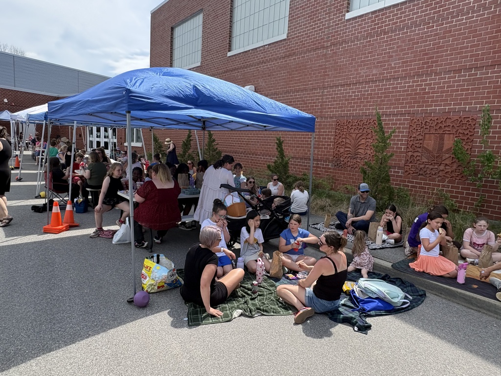 Spring Family Picnic — what a day! Yesterday at Margaret Chase Smith, students were treated to a special lunch alongside their families for our annual Spring Family Picnic. It was a fantastic afternoon full of smiles, good food, and great company. 