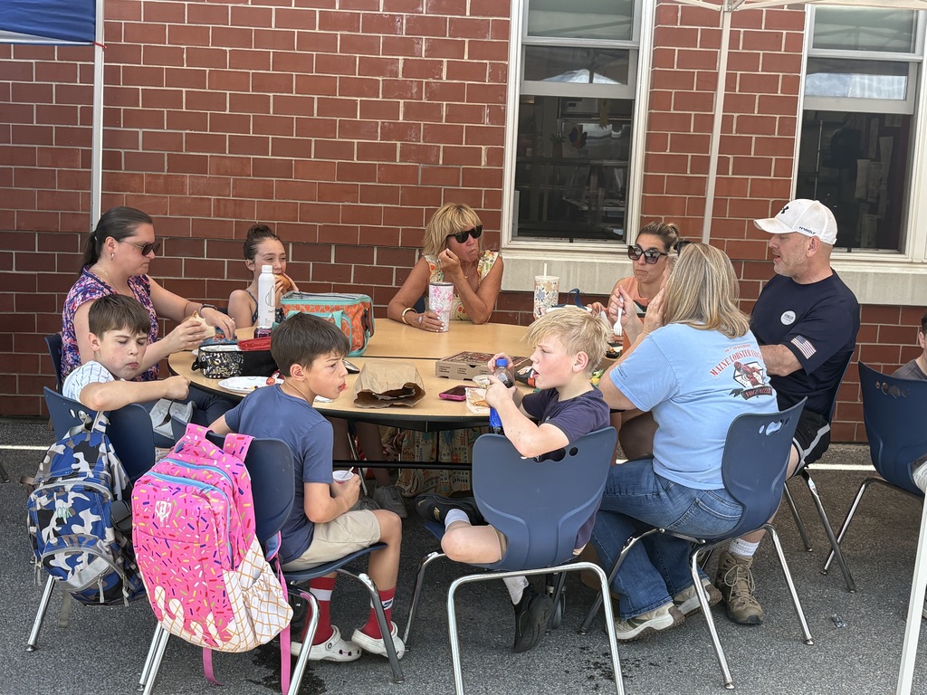 Spring Family Picnic — what a day! Yesterday at Margaret Chase Smith, students were treated to a special lunch alongside their families for our annual Spring Family Picnic. It was a fantastic afternoon full of smiles, good food, and great company. 