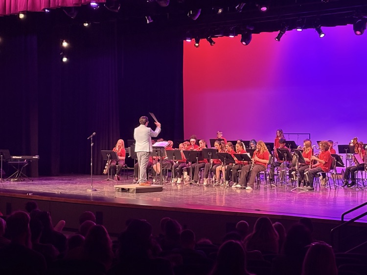 It’s a packed house at the Performing Arts Center for Sanford Middle School’s Spring Concert!