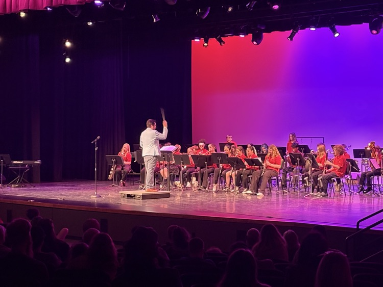 It’s a packed house at the Performing Arts Center for Sanford Middle School’s Spring Concert!