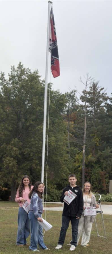 Four recipients raise the flag.