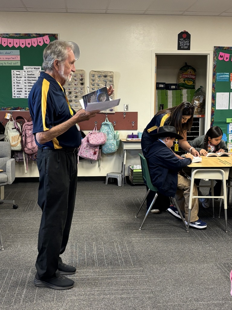 Rio Rico Rotary passes out dictionaries to 3rd graders at SCV35