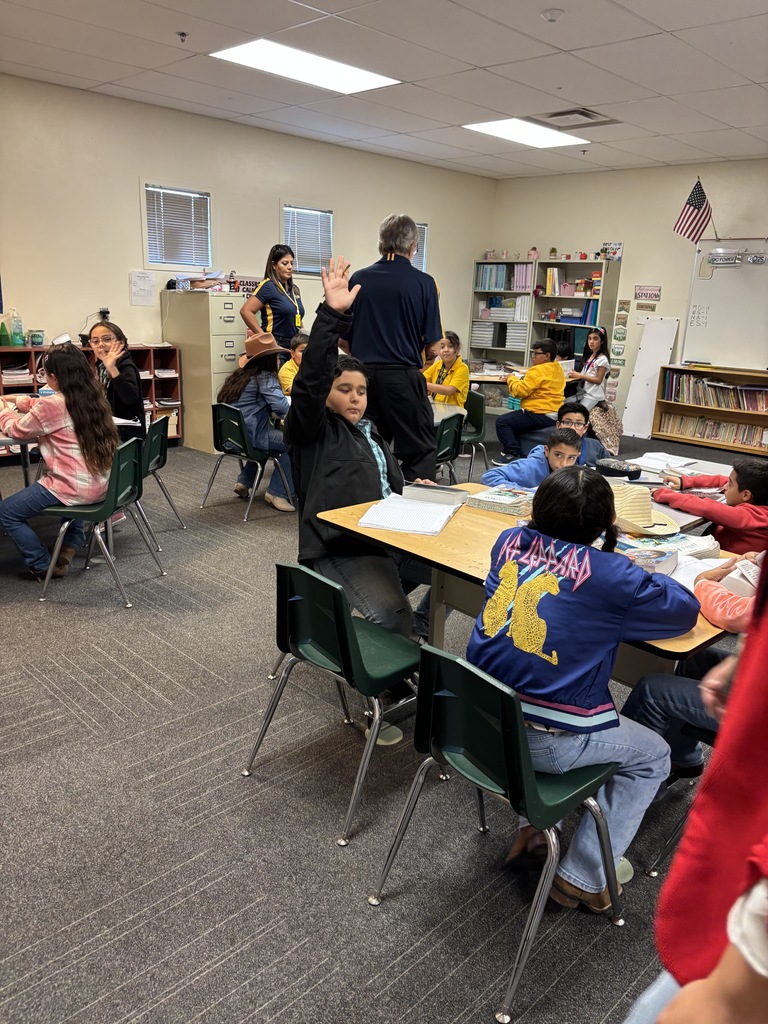 Rio Rico Rotary passes out dictionaries to 3rd graders at SCV35