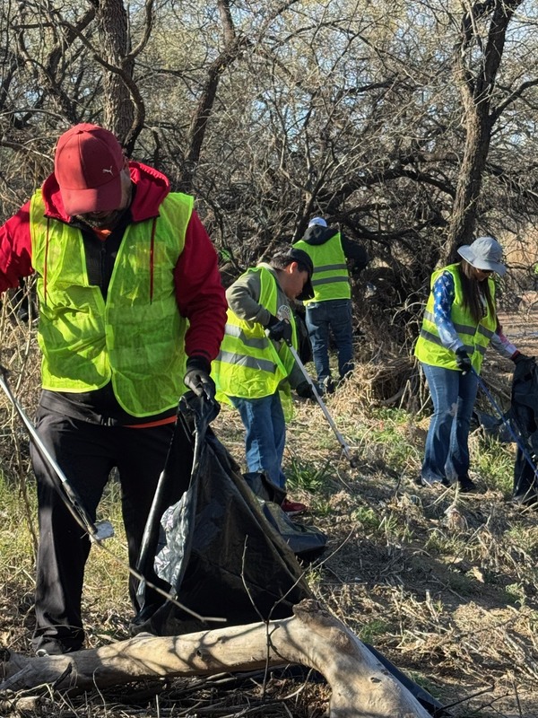 FBLA saturday cleanup at river 