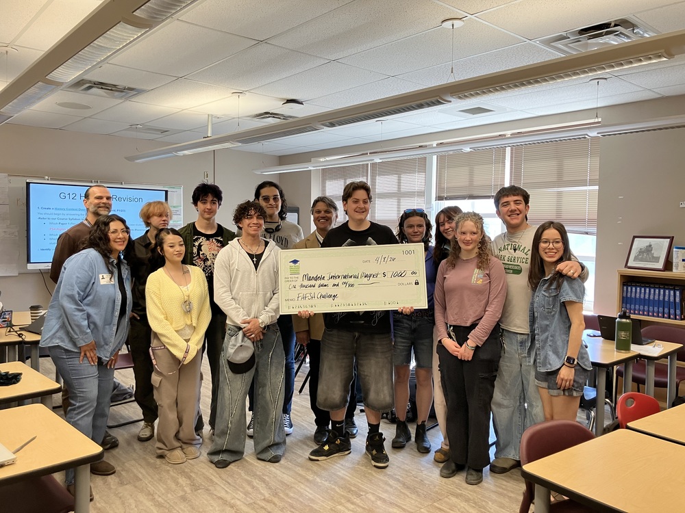 Seniors receive $1000 check for FAFSA challenge award