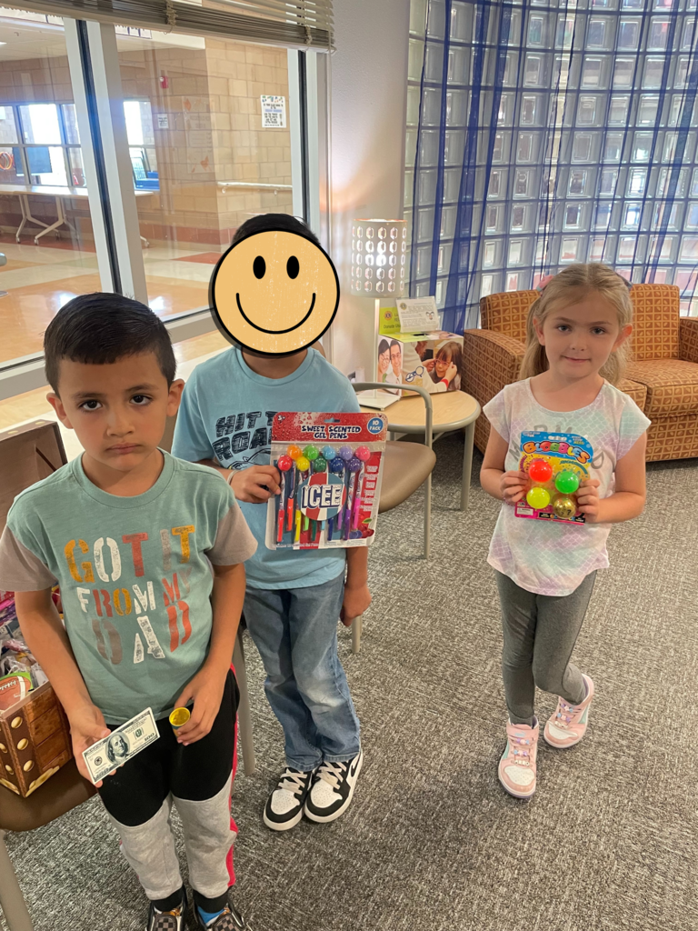 kids with prizes