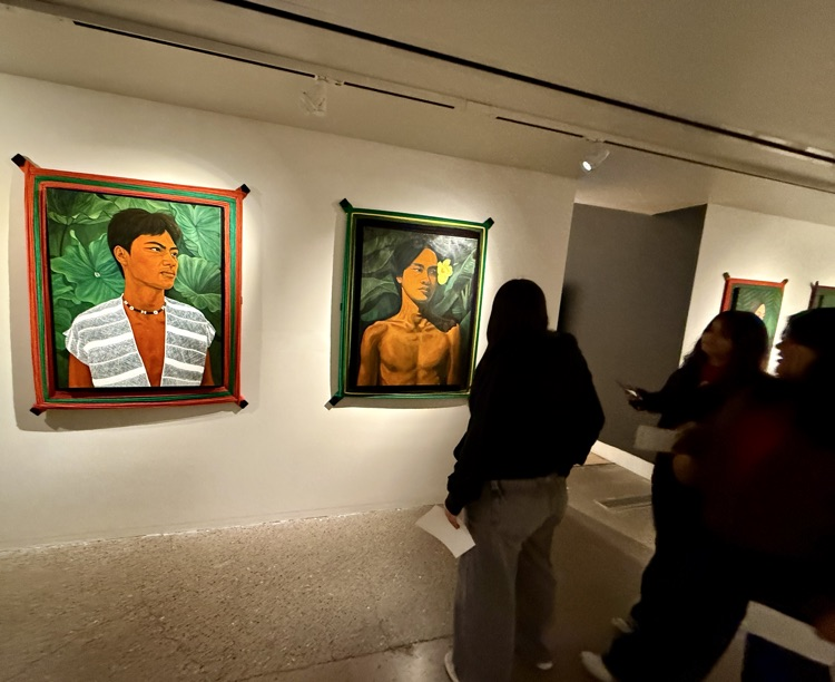 Milagro tours the galleries 