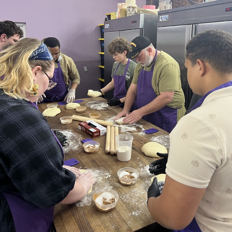 students preparing king cakes 