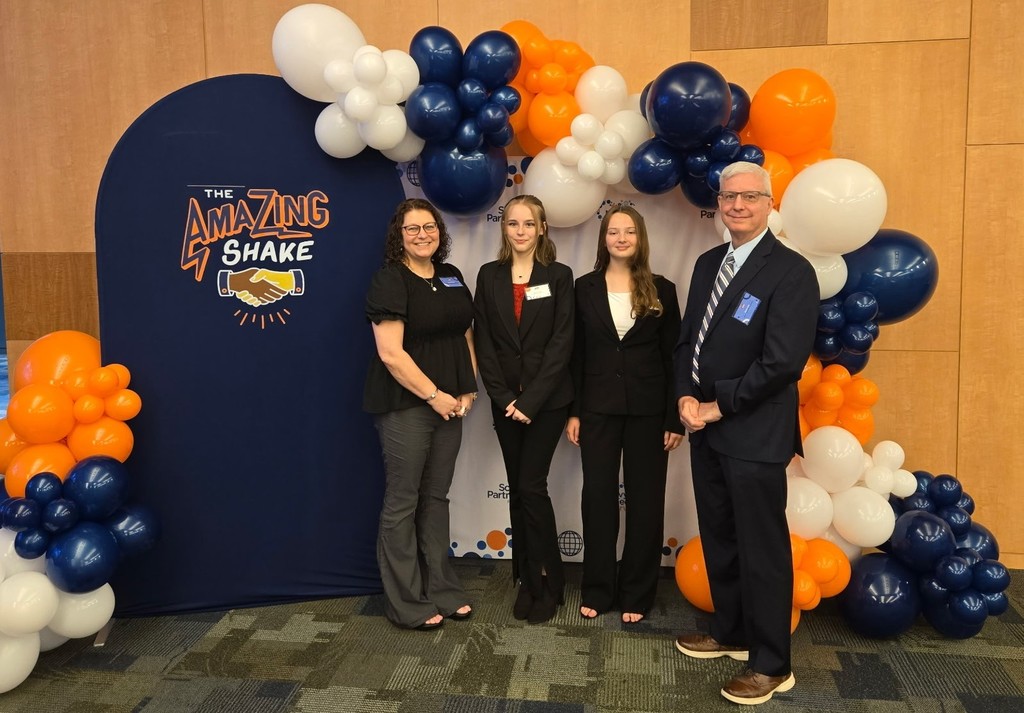 Amazing Shake contestants Hallie Godwin and Kennedy Clark