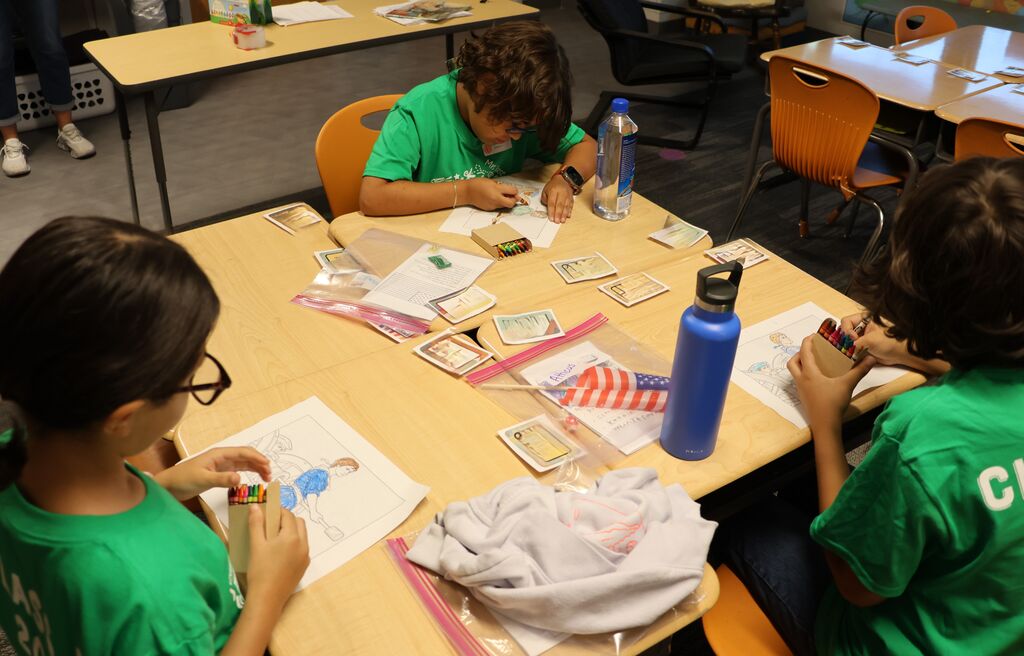 Students learning about the women of the American Revolution