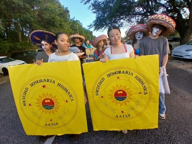 PHS Spanish Honor Society students celebrate Homecoming and Hispanic Heritage Month