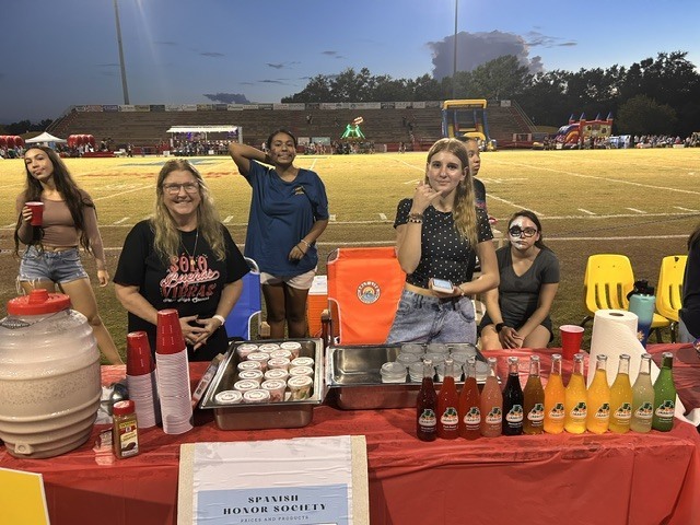 PHS Spanish Honor Society students celebrate Homecoming and Hispanic Heritage Month