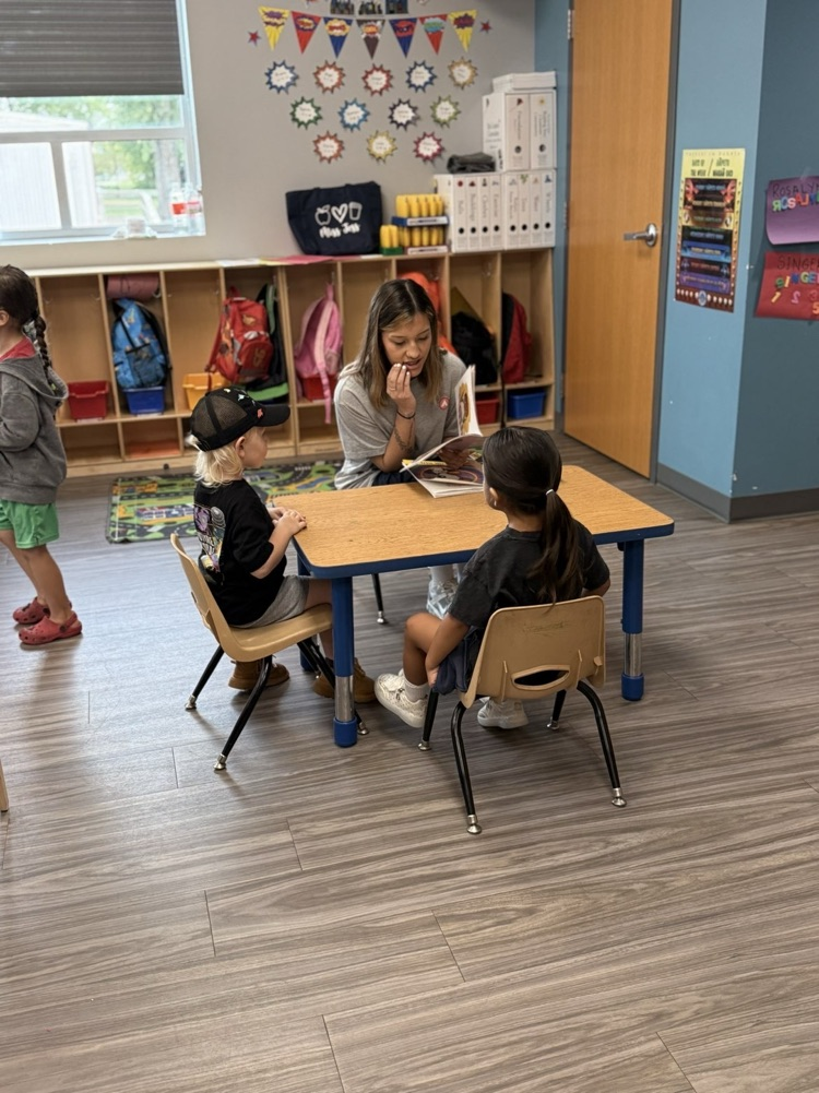 picture of volleyball players reading to our headstart students