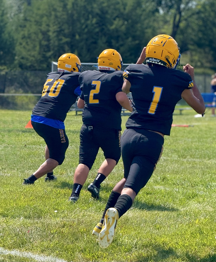 football players practicing