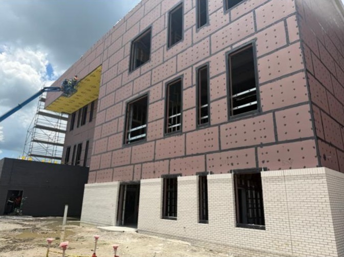 PROGRESS AS PROMISED! Take a look at the beautiful brick work happening at the future Sapulpa High School. The brick work pays homage to Sapulpa's historic red brick aesthetic while embracing modernity with lighter brick options. Architects at Reed Architecture and Interiors worked meticulously, with feedback from district leaders and faculty, to design the complex masonry, while construction managers at Nabholz Corporation ensure the work is top notch. Construction is moving fast this summer, and the future Sapulpa High School is really taking shape along Route 66!