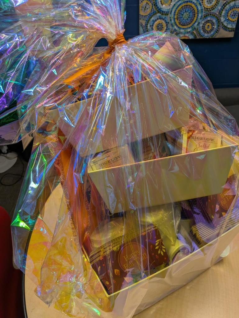 Coffee and tea basket from Poplin.