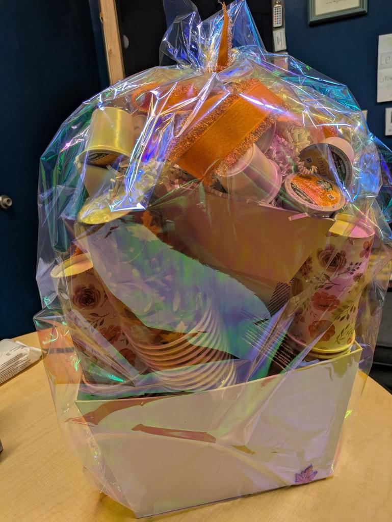 Coffee and tea basket from Poplin.