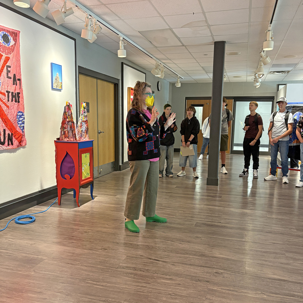 HS hosts visiting artist