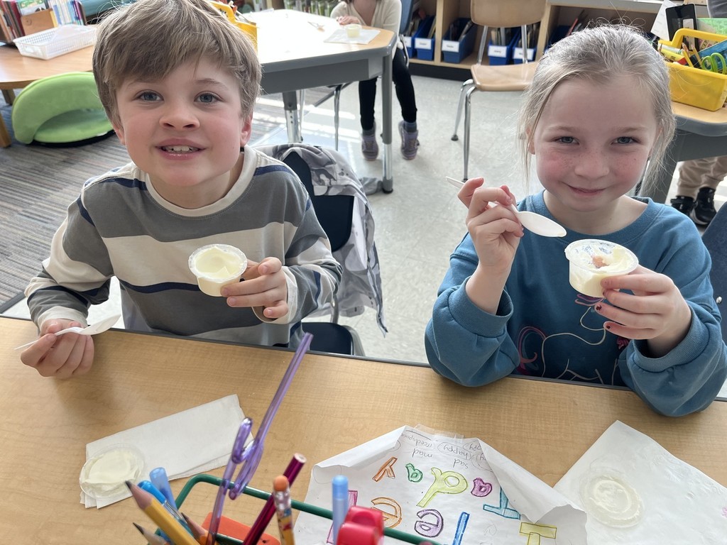 AG in classroom - butter and graham crackers