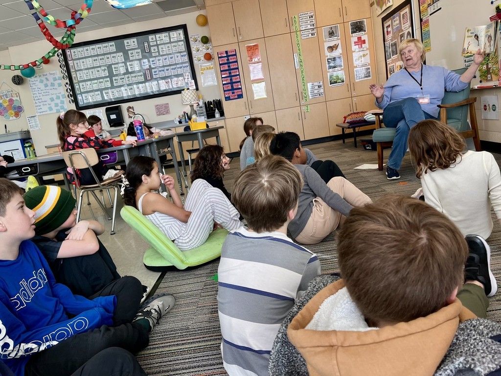 AG in classroom - butter and graham crackers