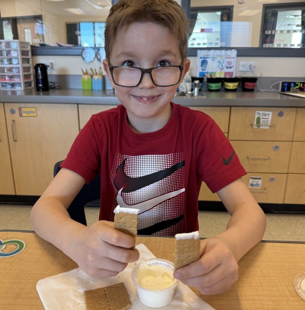 AG in classroom - butter and graham crackers