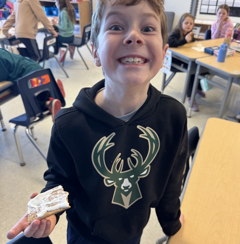 AG in classroom - butter and graham crackers