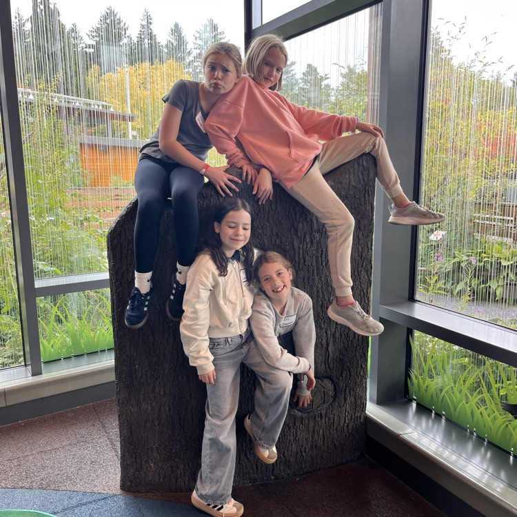 5th grade at the zoo.  