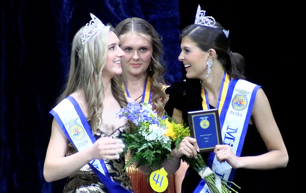 Savannah was crowned by the Miss FFA2025.