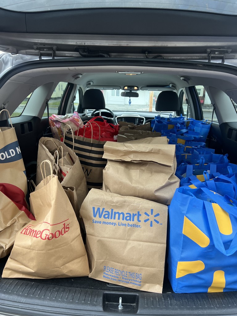 Operation :HOLIDAY BASKETS!!  Central Park Edition. A partnership between CPMS & New Day Christian Empowerment Center to donate Thanksgiving Baskets to 25 families in the SCSD!!!!  Special Thanks to  RP Specialist -Daquan Freeman  Student & Engagement Specialist - Jasmine Gibson Pastors Marc & Amanda Thompson  &  The New Day CEC Congregation.