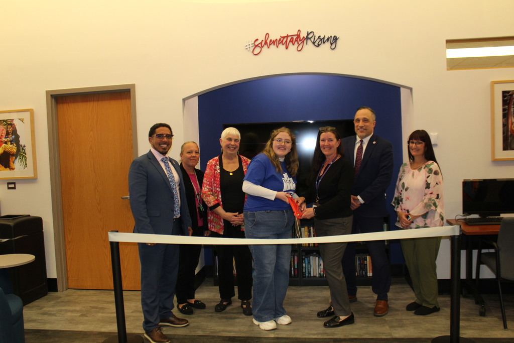 Photo:  Friends of Library Ribbon Cutting
