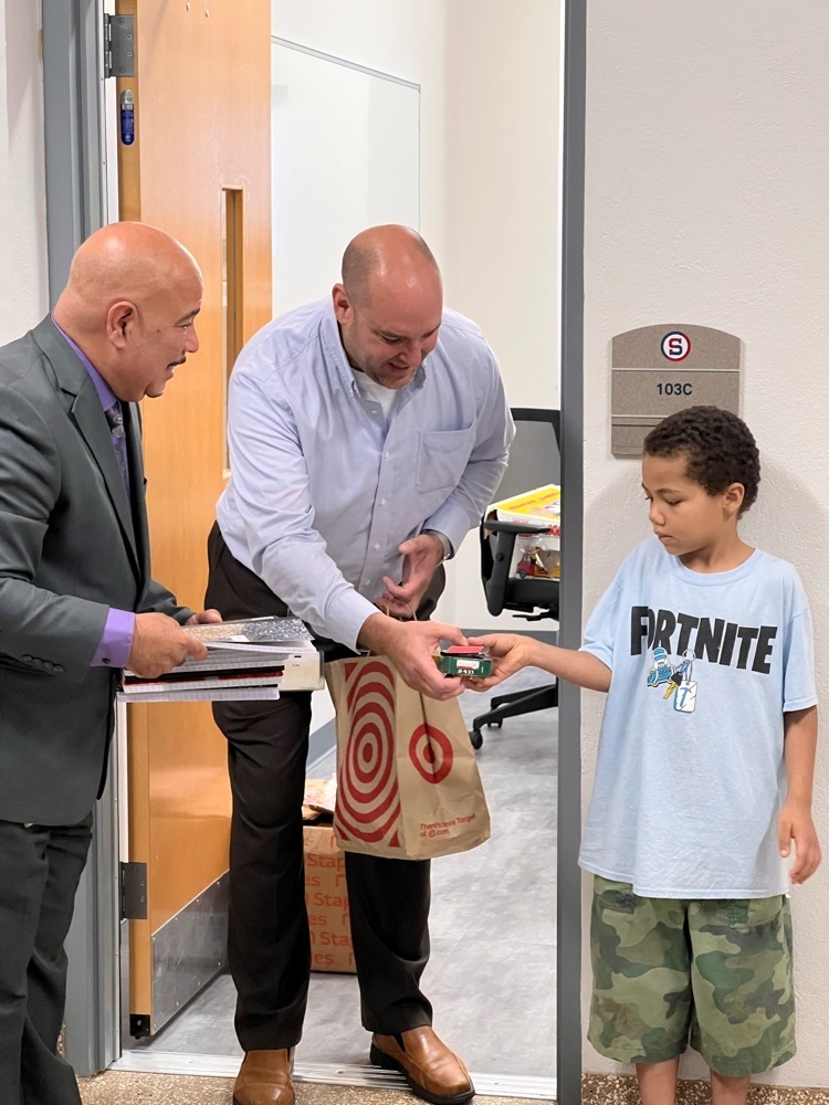 principal hands student crayons