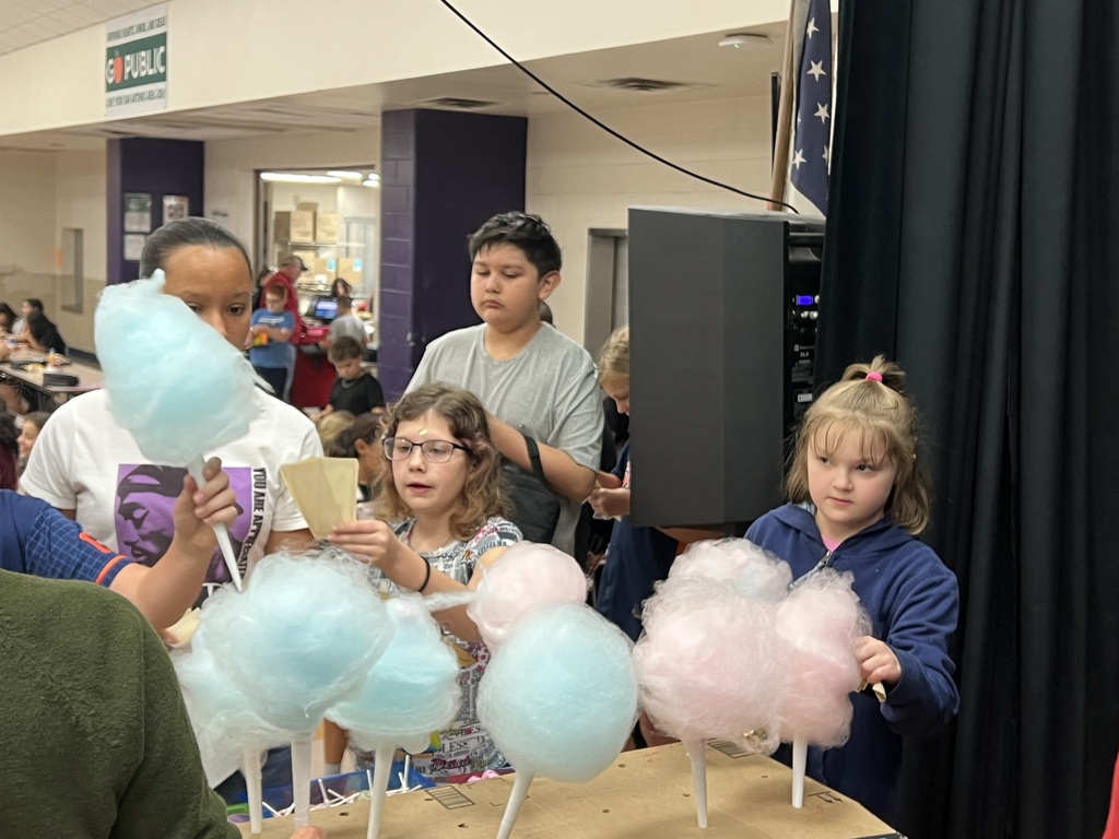 In line to buy cotton candy