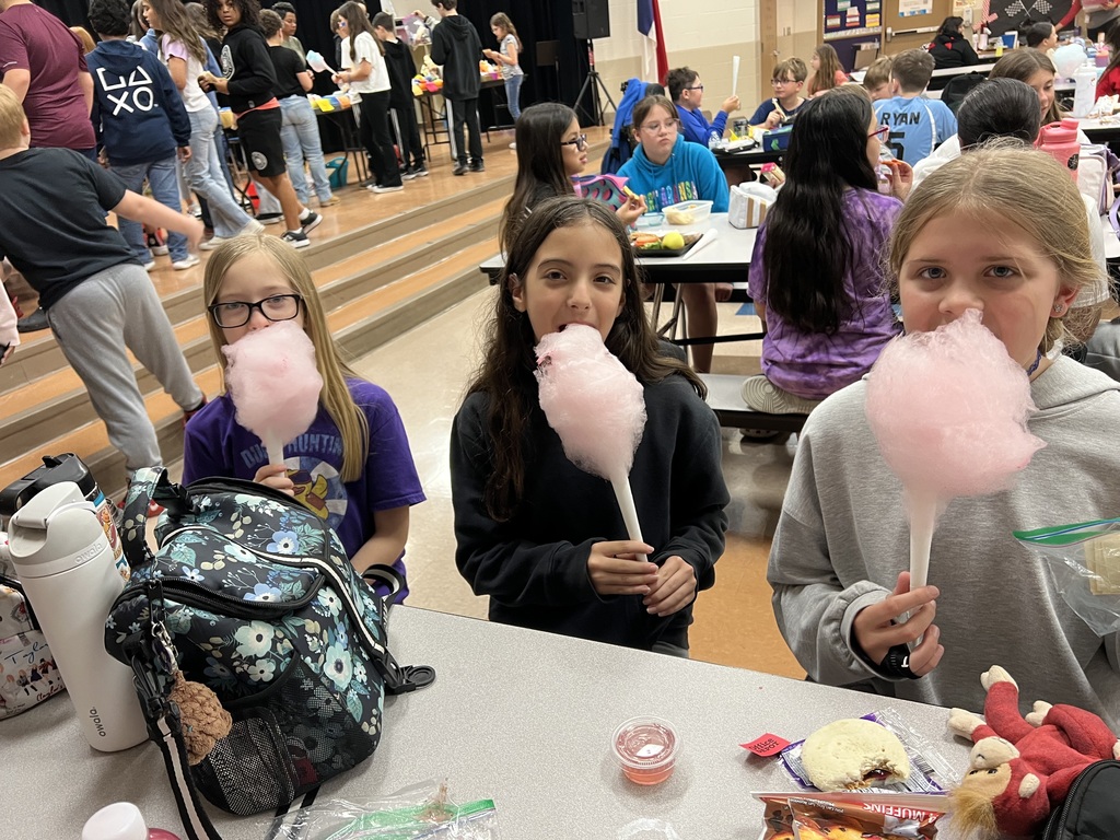 5th graders enjoying cotton candy