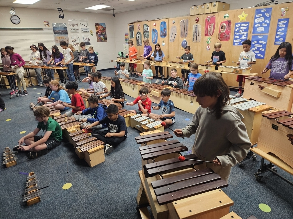4th grade students playing instruments