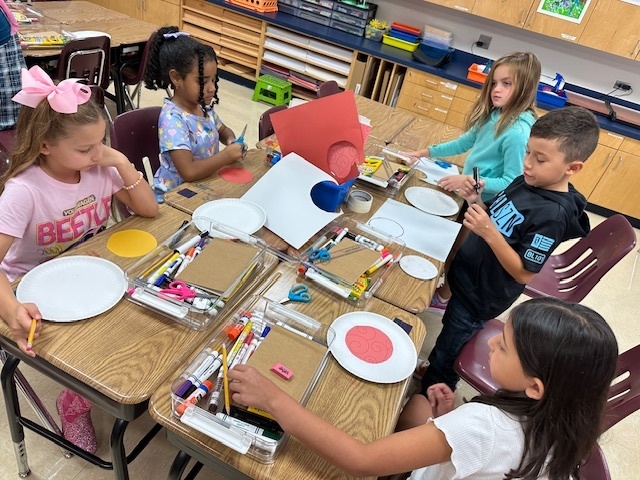 Students working on wildflowers in art.