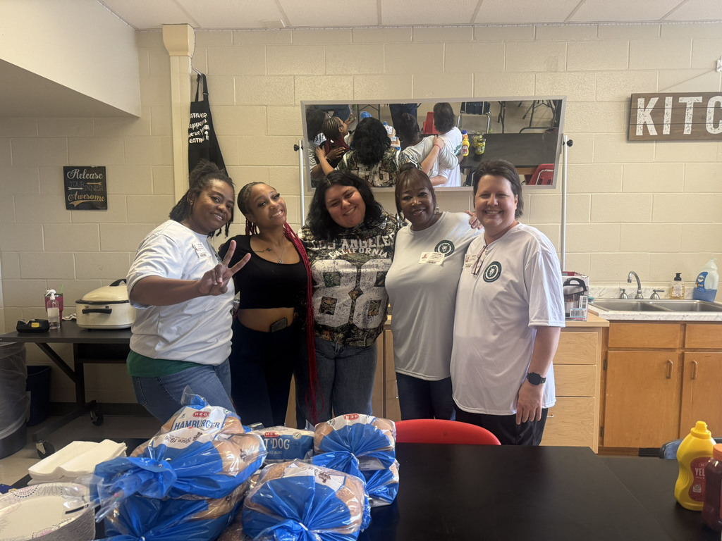 grateful moms and grateful students posing